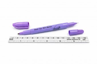 Marker chirurgical steril cu riglă flexibilă, vârf dual 0,5 mm și 1 mm, cerneală violet de gențiană – cutie 36 bucăți